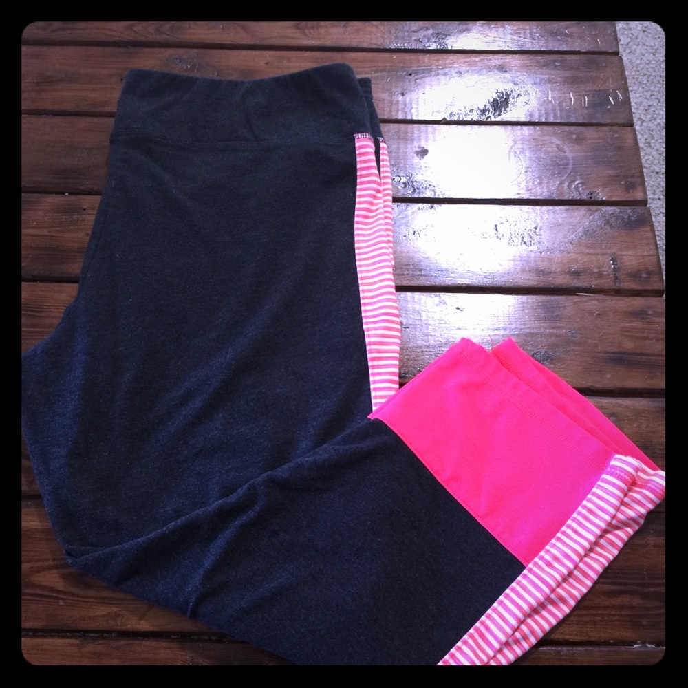 SO yoga Capri leggings